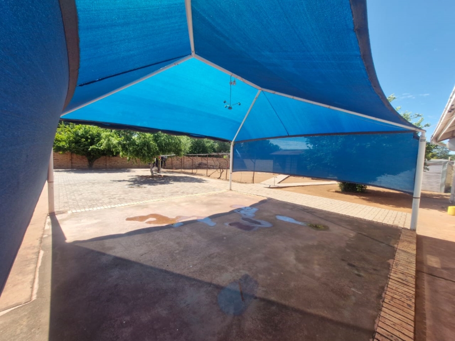 To Let 4 Bedroom Property for Rent in Kathu Northern Cape